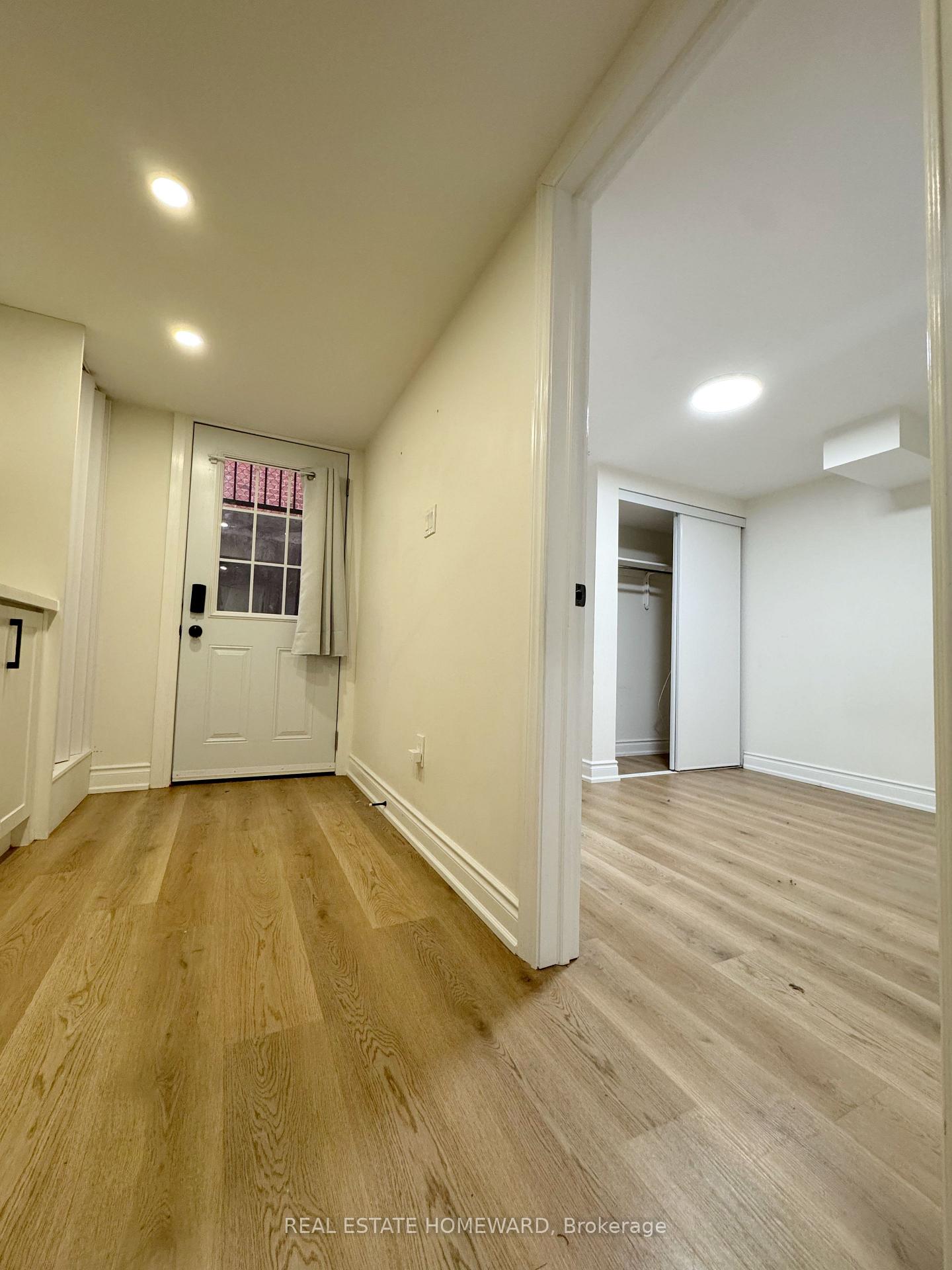 Photo 8 of 60 Attridge Drive, Aurora, Aurora Village — HOMEH