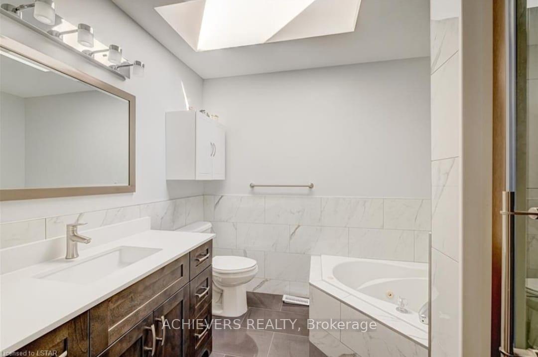 Photo 8 of 1402 Baycliffe Place, London, East E — HOMEH