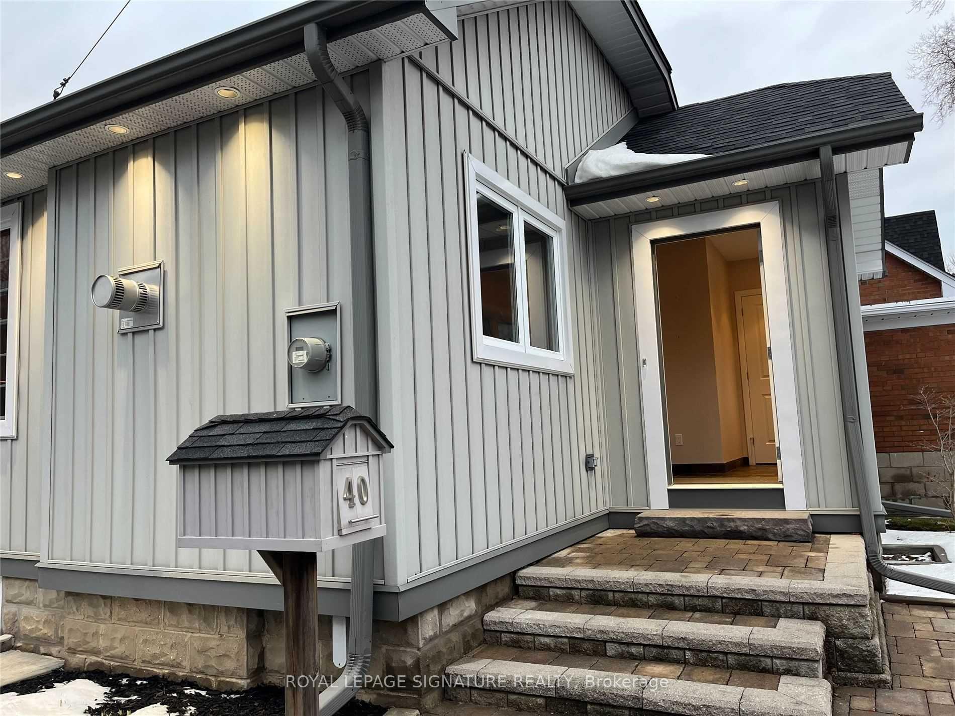 Photo 2 of 40 Amiens Road E, Scarborough, West Hill — HOMEH