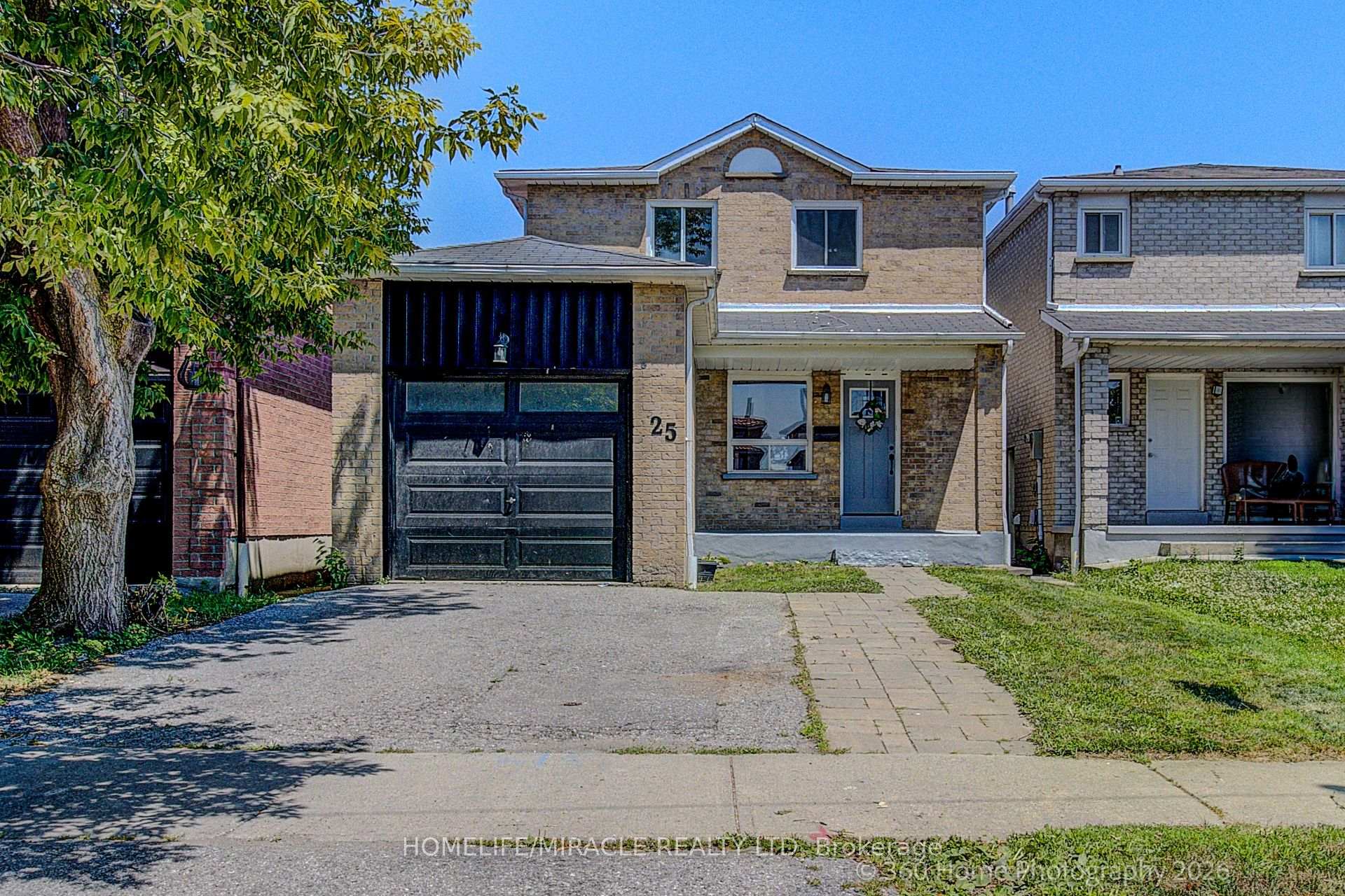 Photo 2 of 25 Chalmers Crescent, Ajax, Central — HOMEH