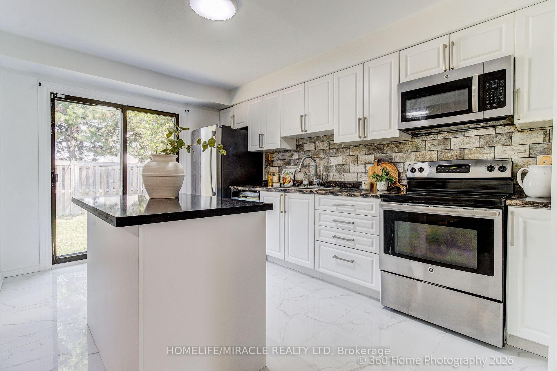 Photo 8 of 25 Chalmers Crescent, Ajax, Central — HOMEH