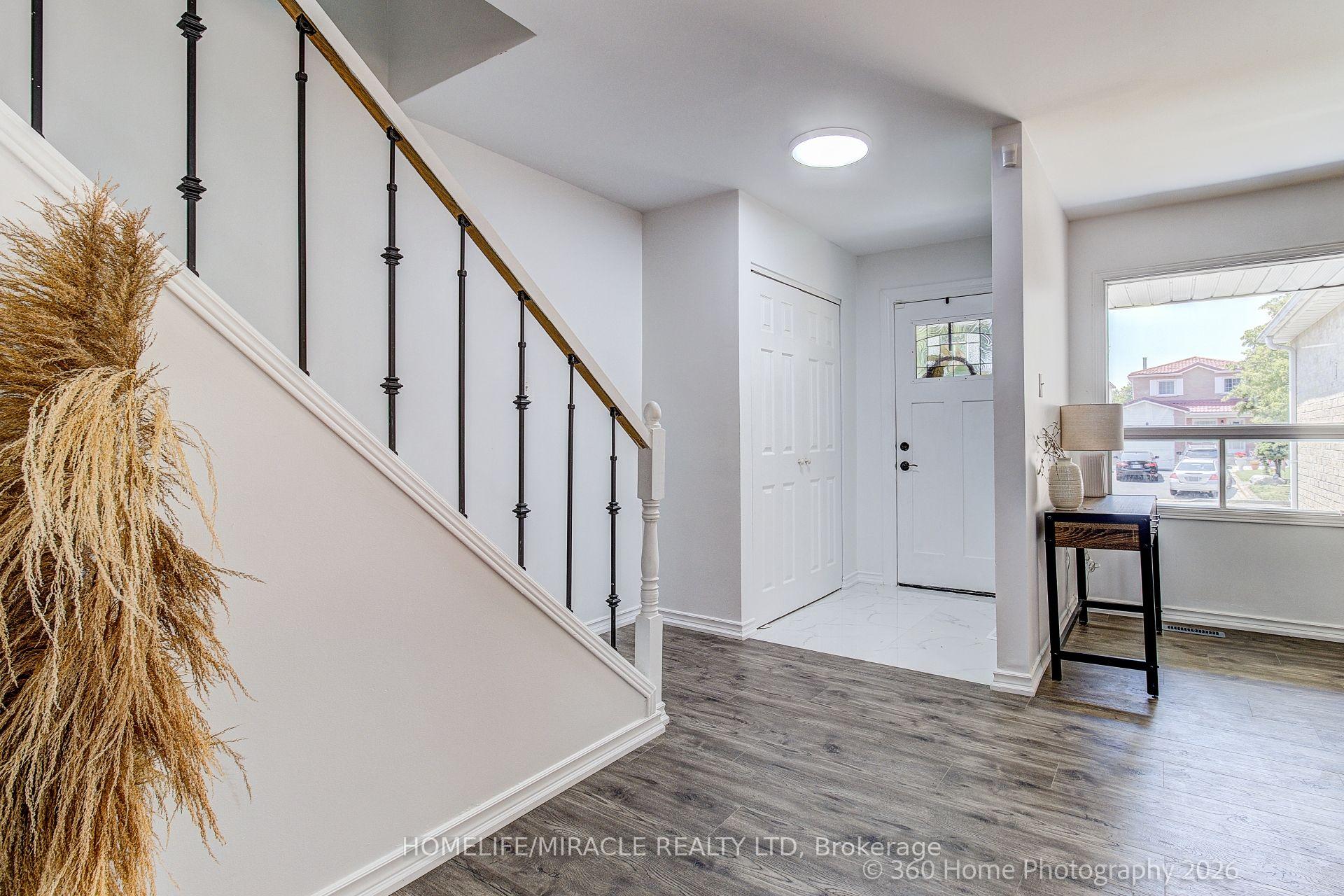 Photo 13 of 25 Chalmers Crescent, Ajax, Central — HOMEH