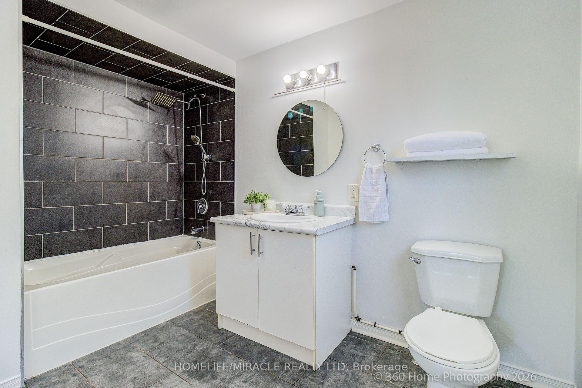 Photo 17 of 25 Chalmers Crescent, Ajax, Central — HOMEH