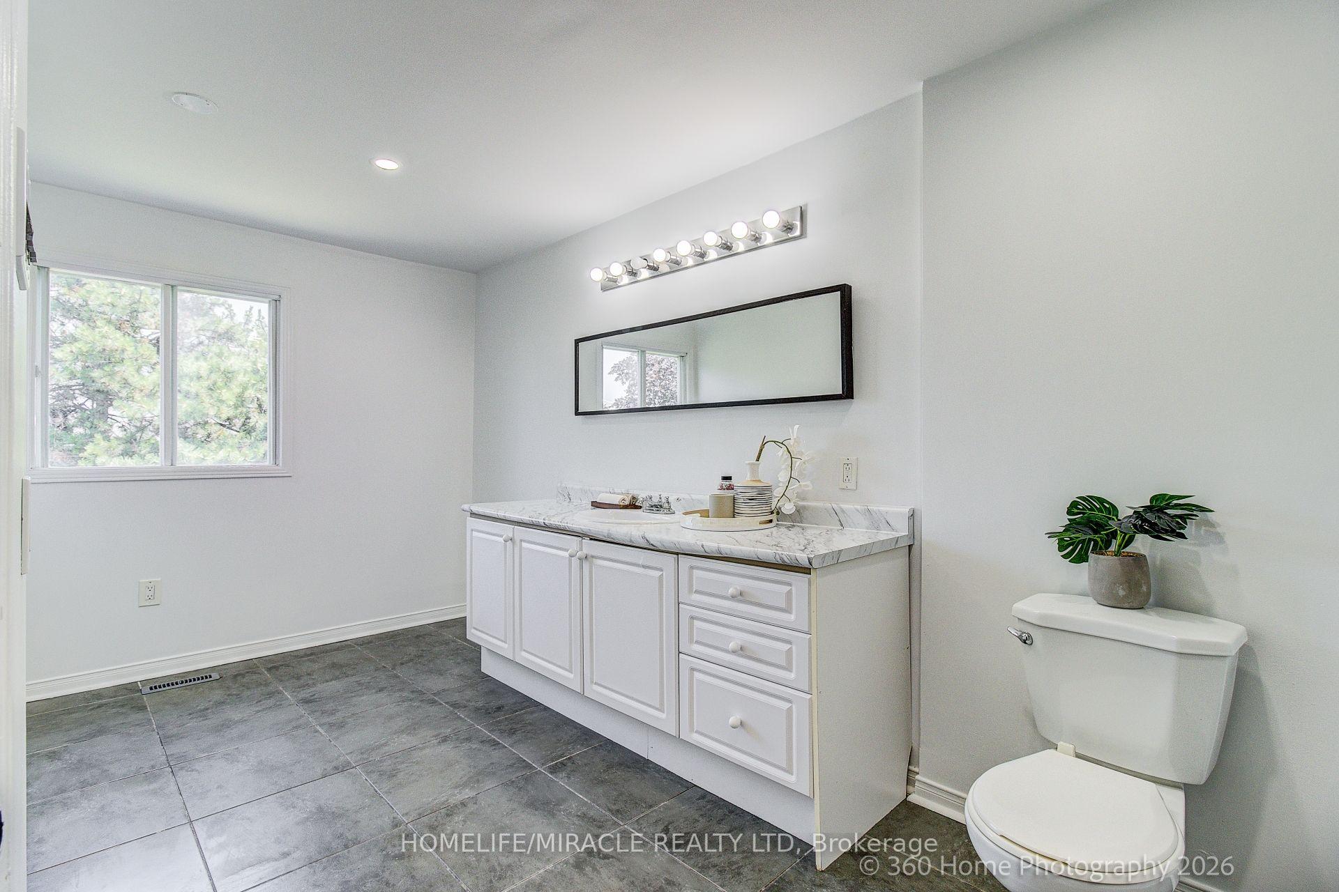 Photo 20 of 25 Chalmers Crescent, Ajax, Central — HOMEH