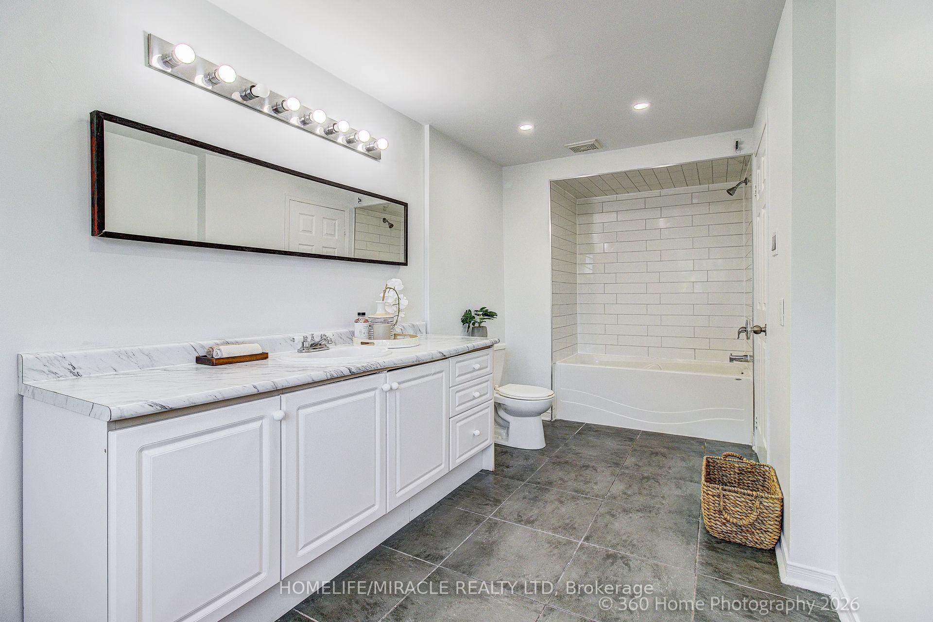 Photo 21 of 25 Chalmers Crescent, Ajax, Central — HOMEH