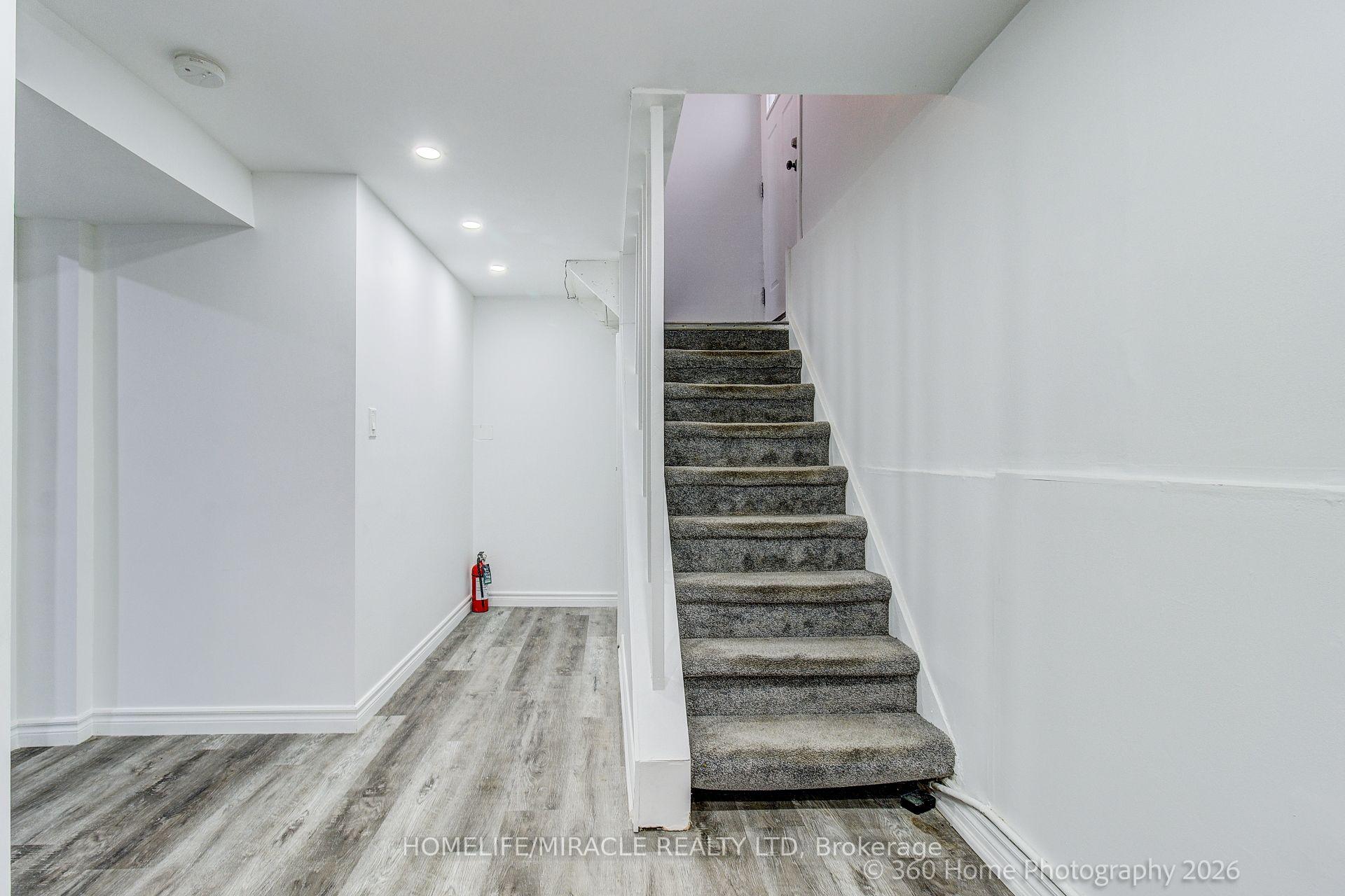 Photo 22 of 25 Chalmers Crescent, Ajax, Central — HOMEH