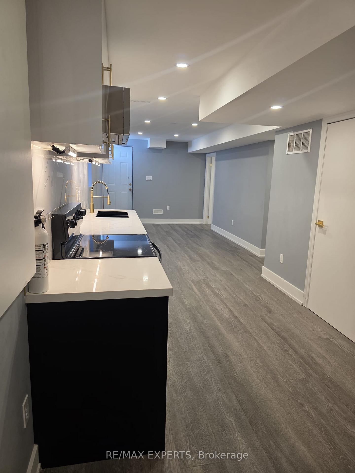 Photo 3 of Unit Bsmt, 3 Appleaire Crescent, Brampton, Sandringham-Wellington — HOMEH