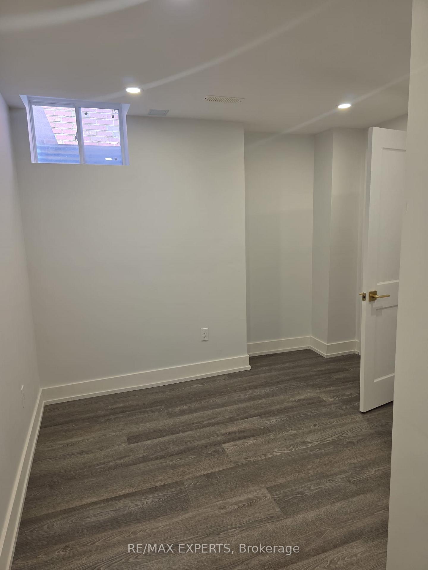 Photo 5 of Unit Bsmt, 3 Appleaire Crescent, Brampton, Sandringham-Wellington — HOMEH