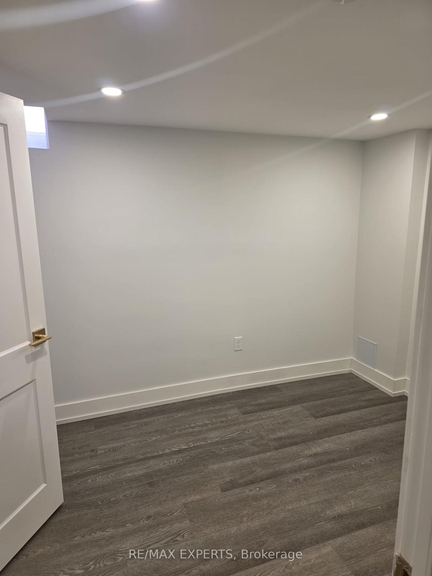 Photo 9 of Unit Bsmt, 3 Appleaire Crescent, Brampton, Sandringham-Wellington — HOMEH