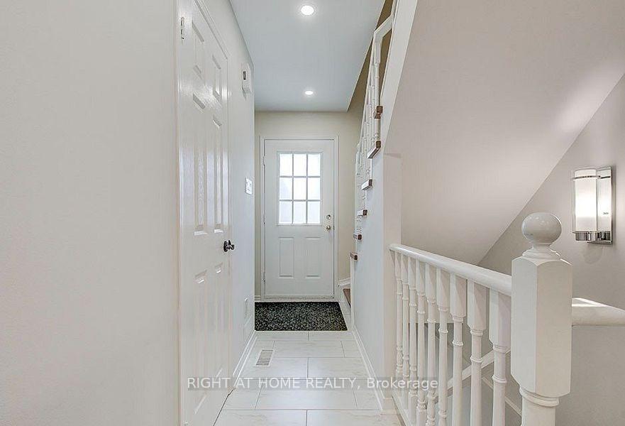 Photo 6 of 28 Bates Court, Barrie, Painswick North — HOMEH