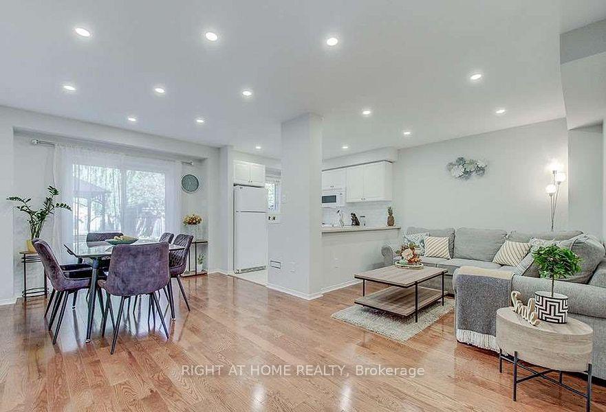 Photo 7 of 28 Bates Court, Barrie, Painswick North — HOMEH