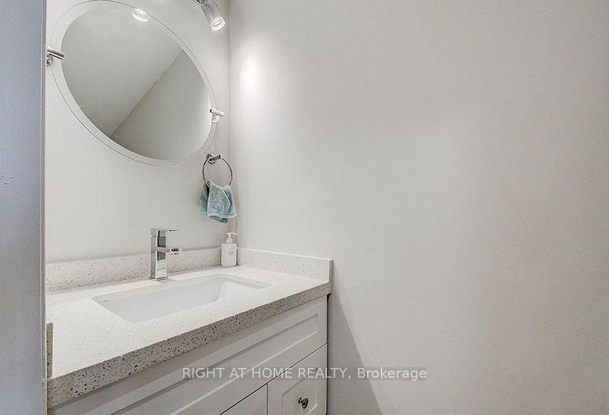 Photo 15 of 28 Bates Court, Barrie, Painswick North — HOMEH