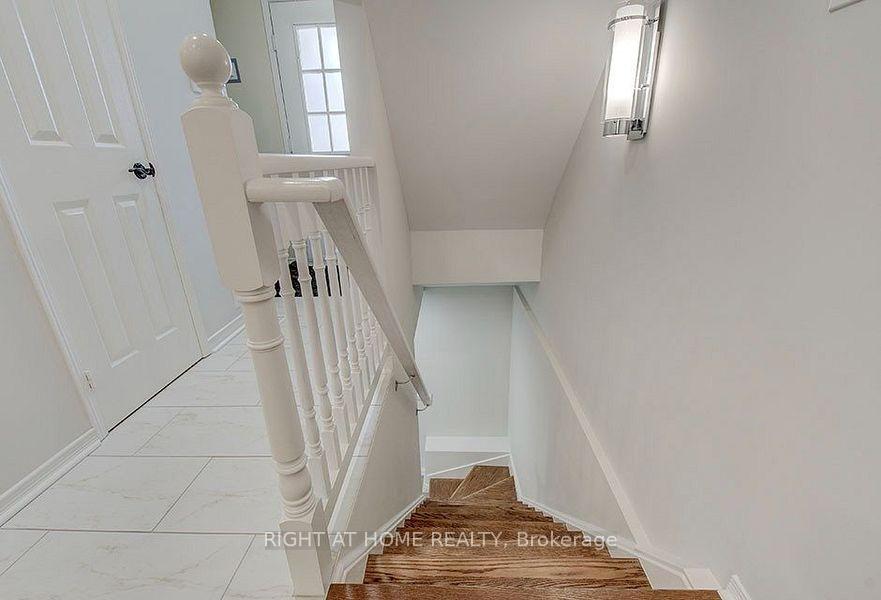 Photo 25 of 28 Bates Court, Barrie, Painswick North — HOMEH