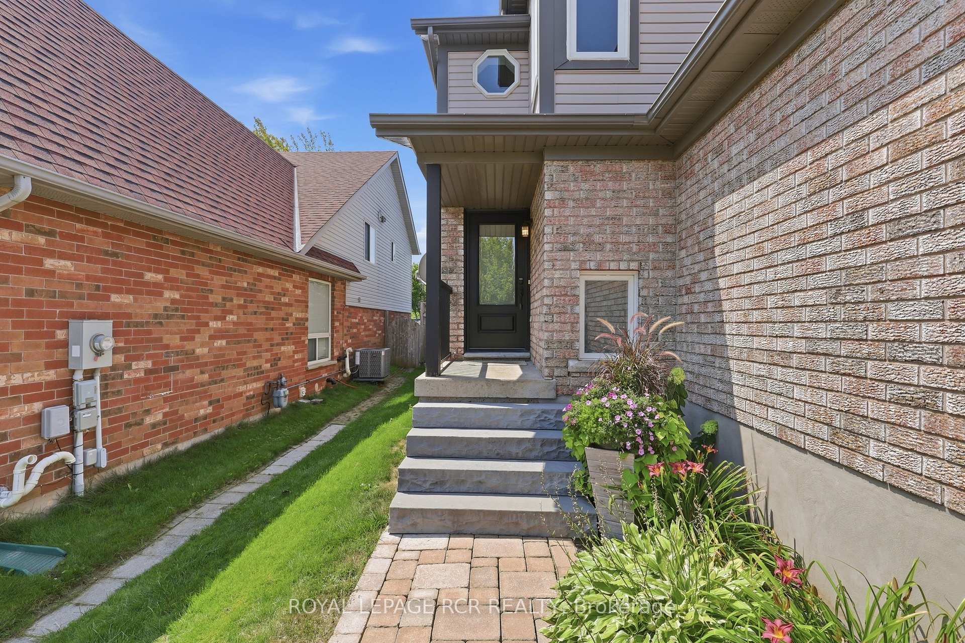 Photo 5 of 42 Glengarry Road, Orangeville — HOMEH