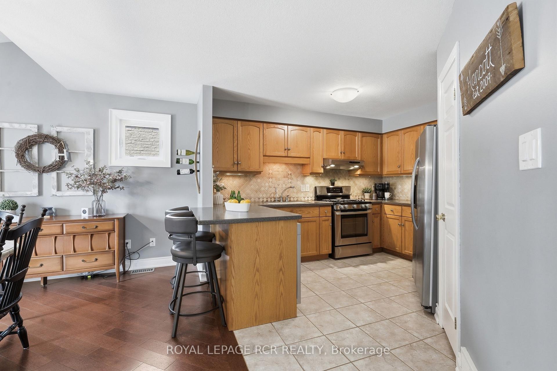 Photo 12 of 42 Glengarry Road, Orangeville — HOMEH