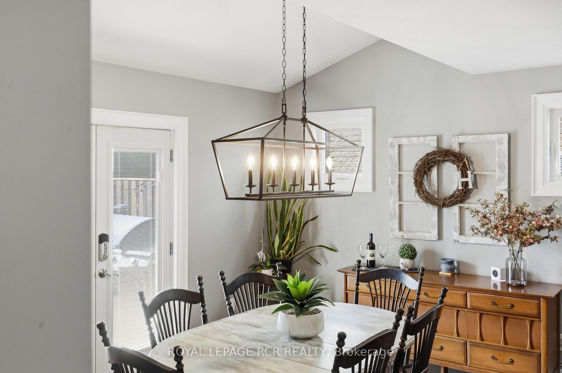 Photo 17 of 42 Glengarry Road, Orangeville — HOMEH