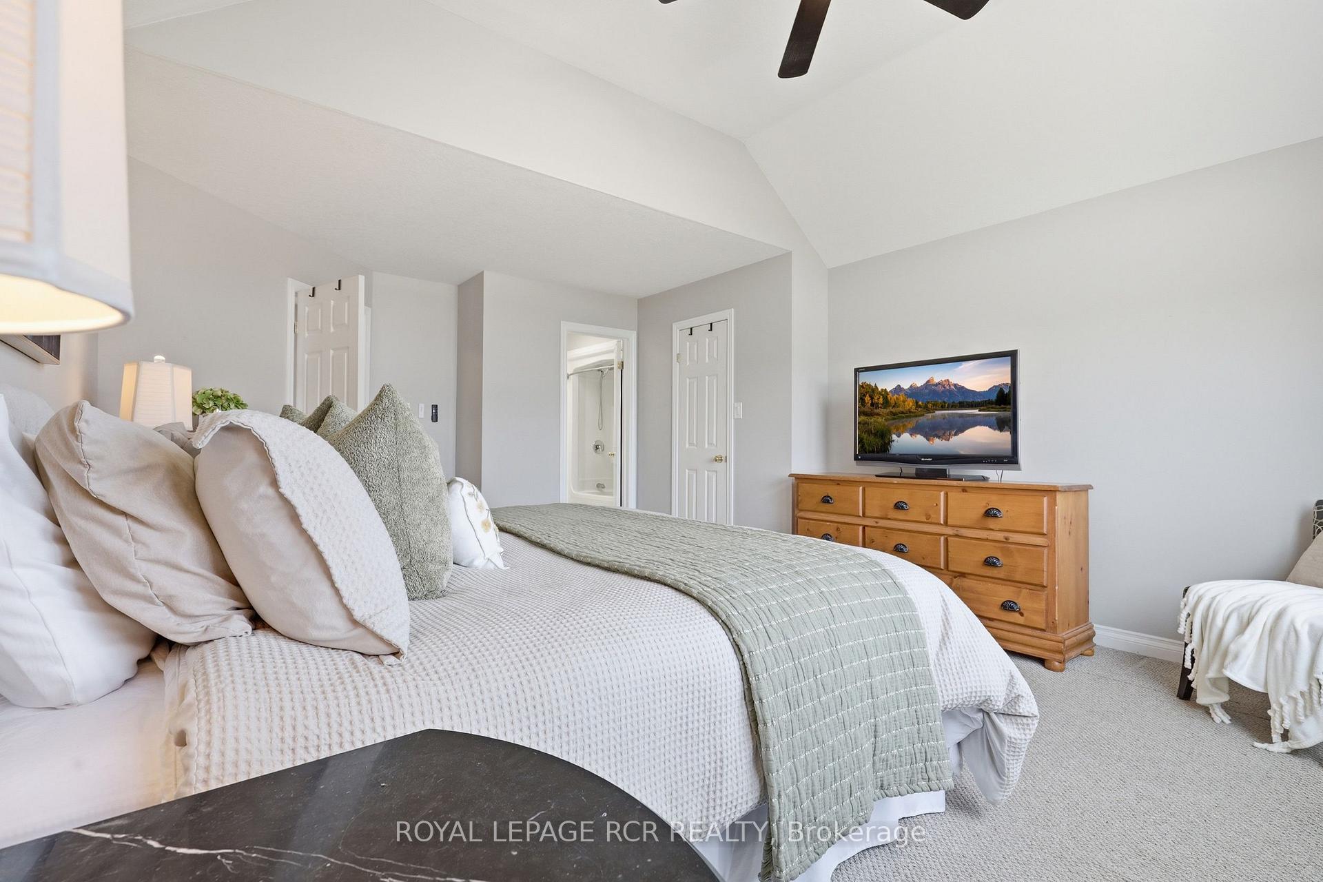 Photo 23 of 42 Glengarry Road, Orangeville — HOMEH