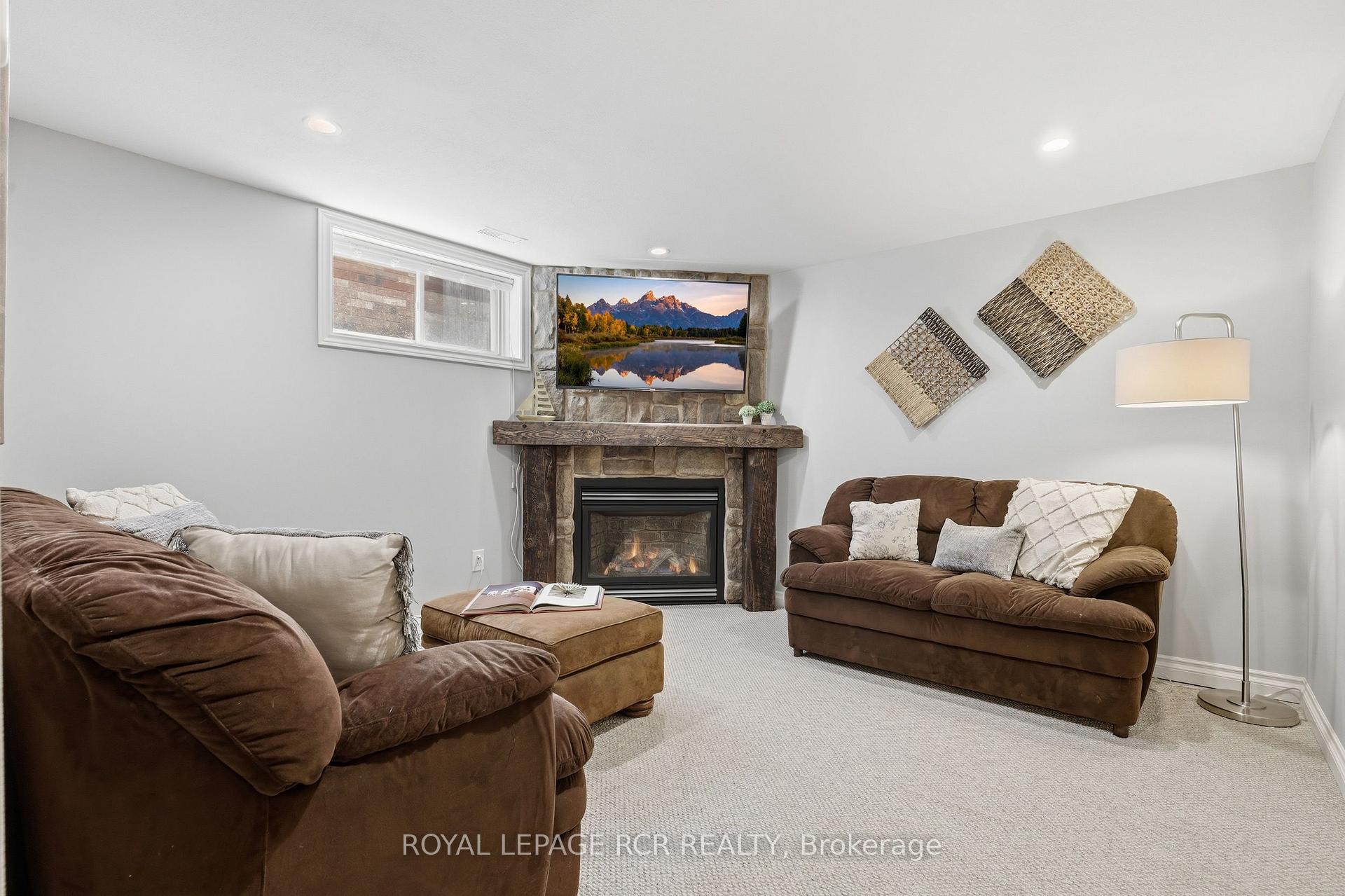 Photo 31 of 42 Glengarry Road, Orangeville — HOMEH