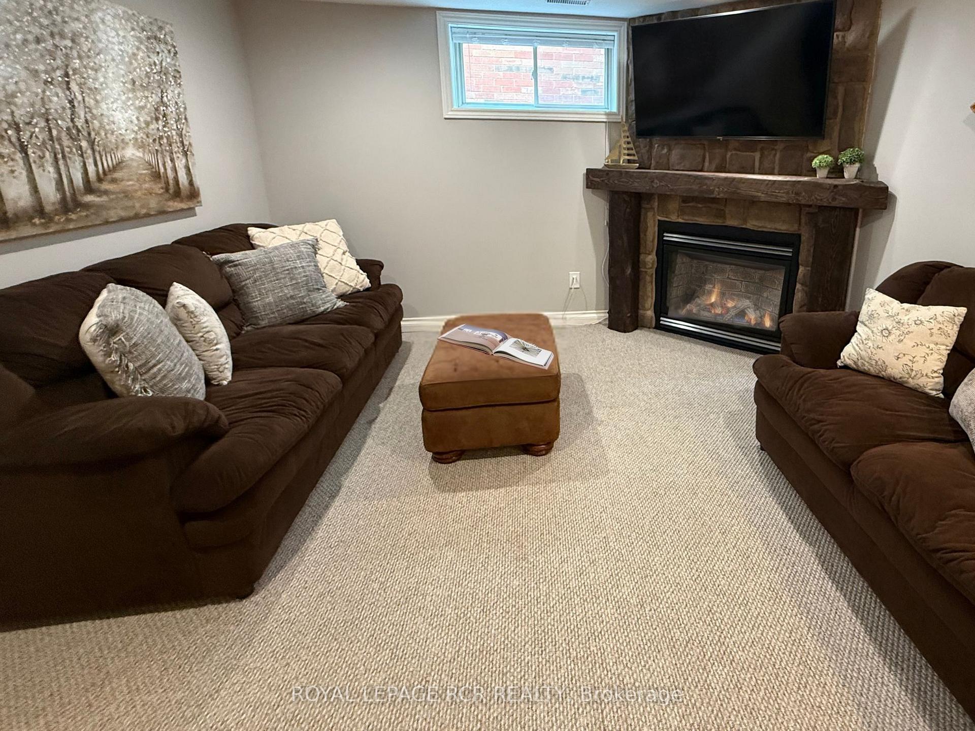 Photo 33 of 42 Glengarry Road, Orangeville — HOMEH