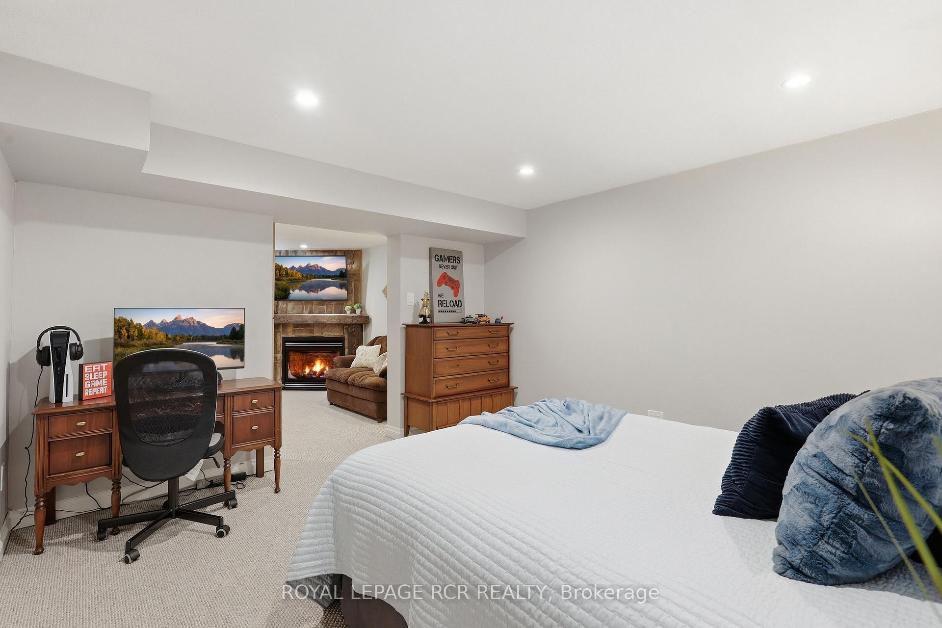 Photo 35 of 42 Glengarry Road, Orangeville — HOMEH