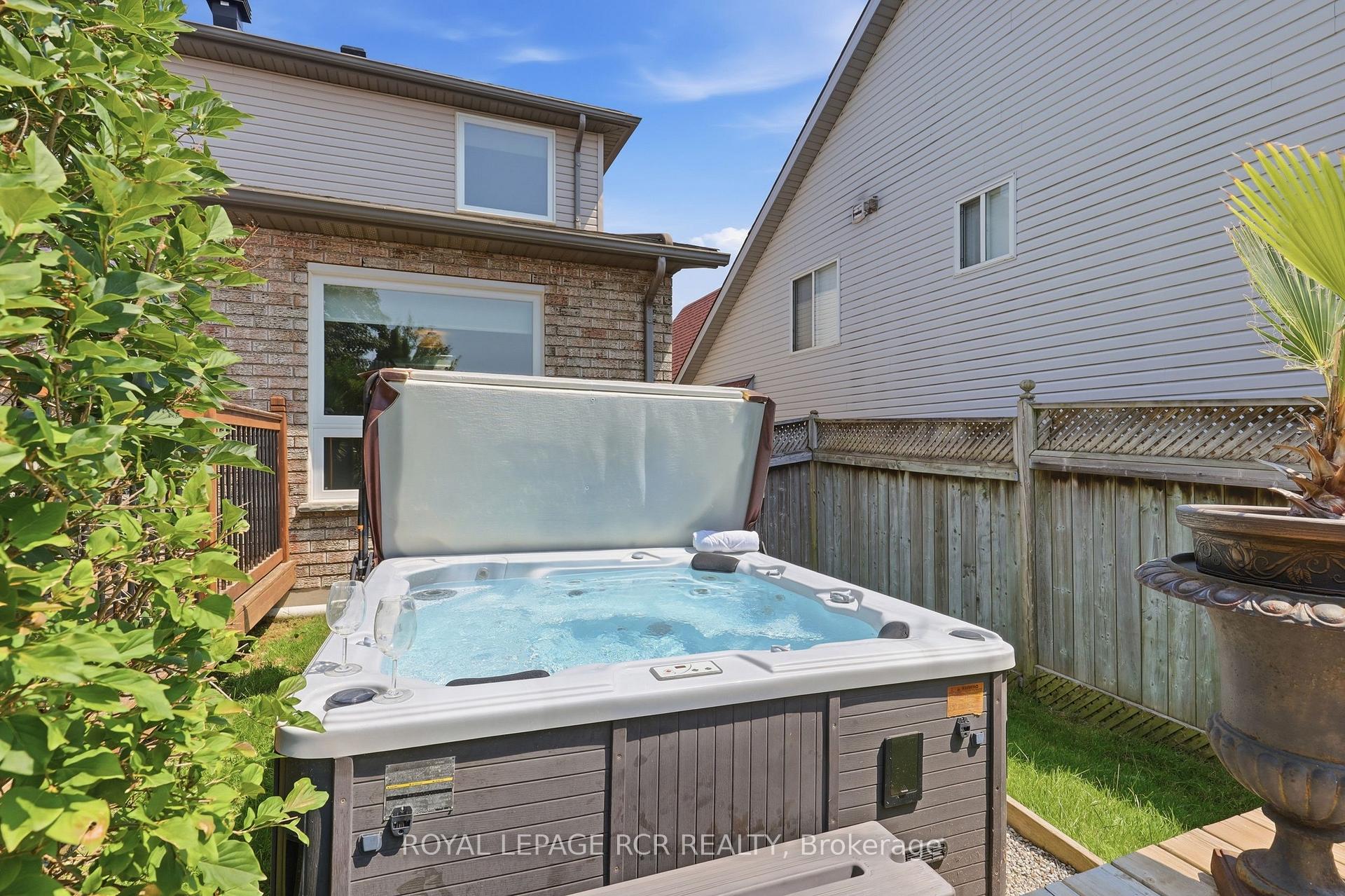 Photo 40 of 42 Glengarry Road, Orangeville — HOMEH