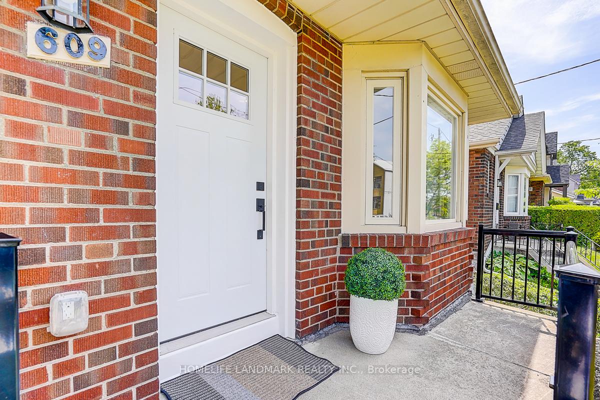 Photo 2 of 609 Mortimer Avenue, Toronto, Danforth Village-East York — HOMEH