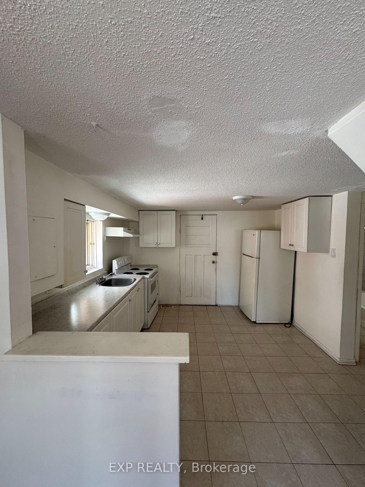 Photo 4 of Unit 2, 72 Barrette Street, Ottawa, Vanier — HOMEH