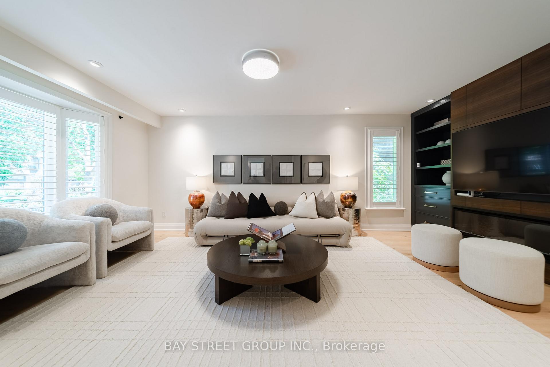 Photo 2 of 2366 Devon Road, Oakville, Ford — HOMEH