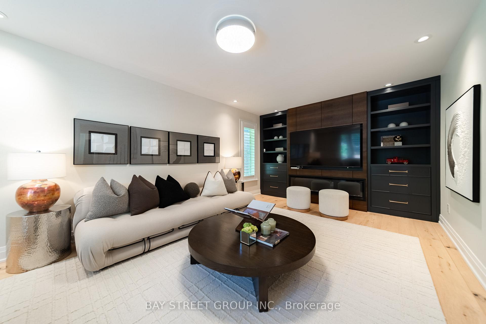 Photo 3 of 2366 Devon Road, Oakville, Ford — HOMEH