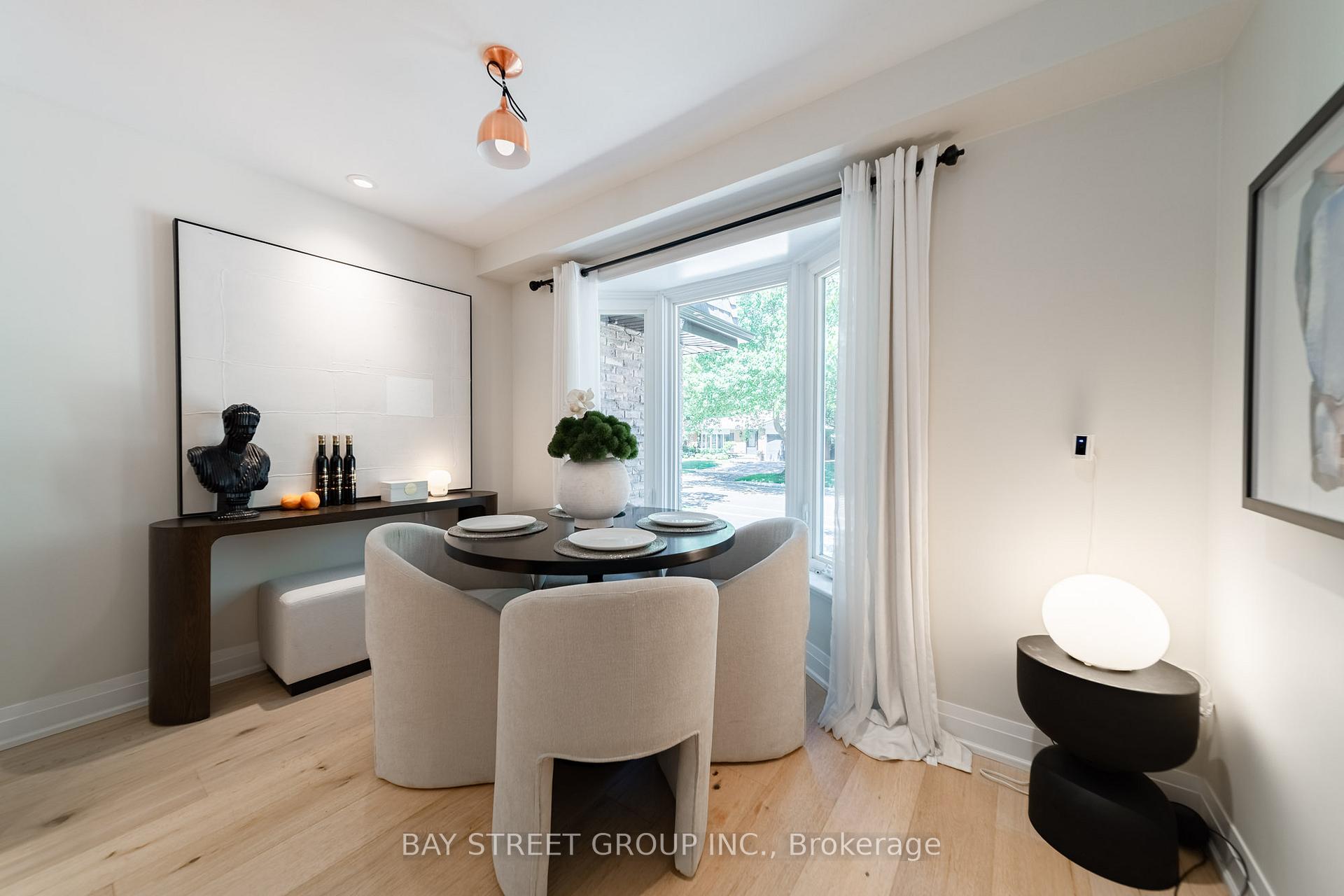 Photo 5 of 2366 Devon Road, Oakville, Ford — HOMEH