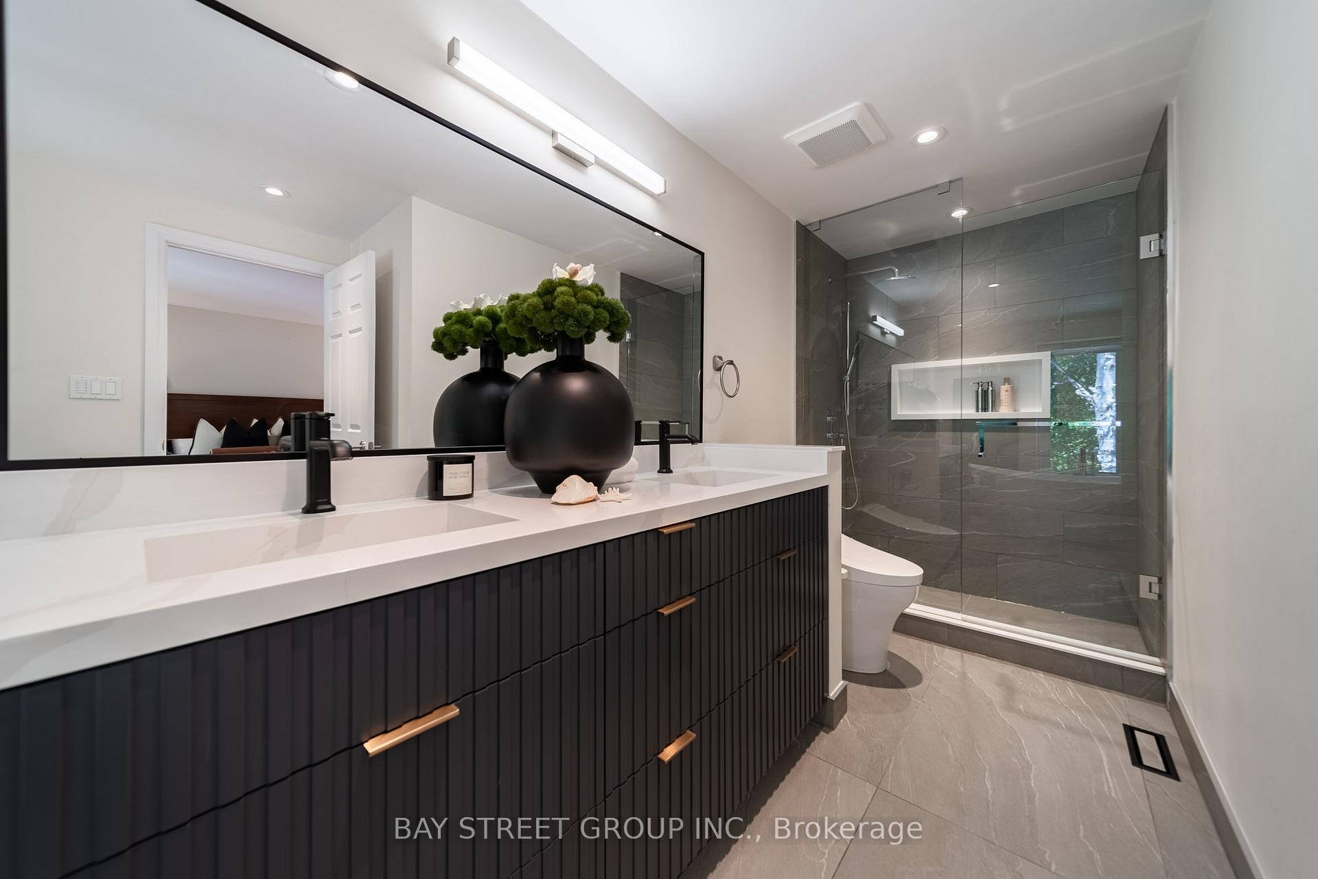 Photo 19 of 2366 Devon Road, Oakville, Ford — HOMEH
