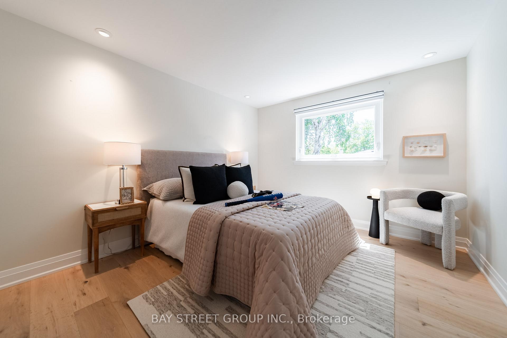 Photo 20 of 2366 Devon Road, Oakville, Ford — HOMEH