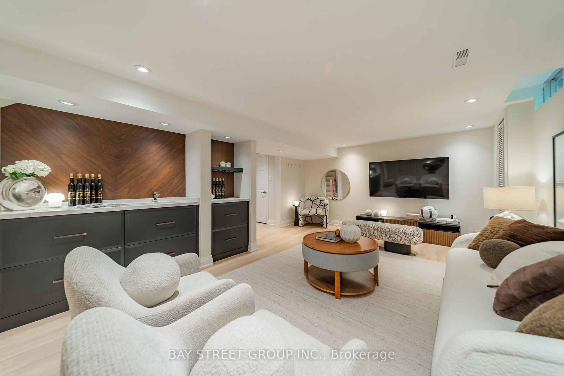 Photo 27 of 2366 Devon Road, Oakville, Ford — HOMEH