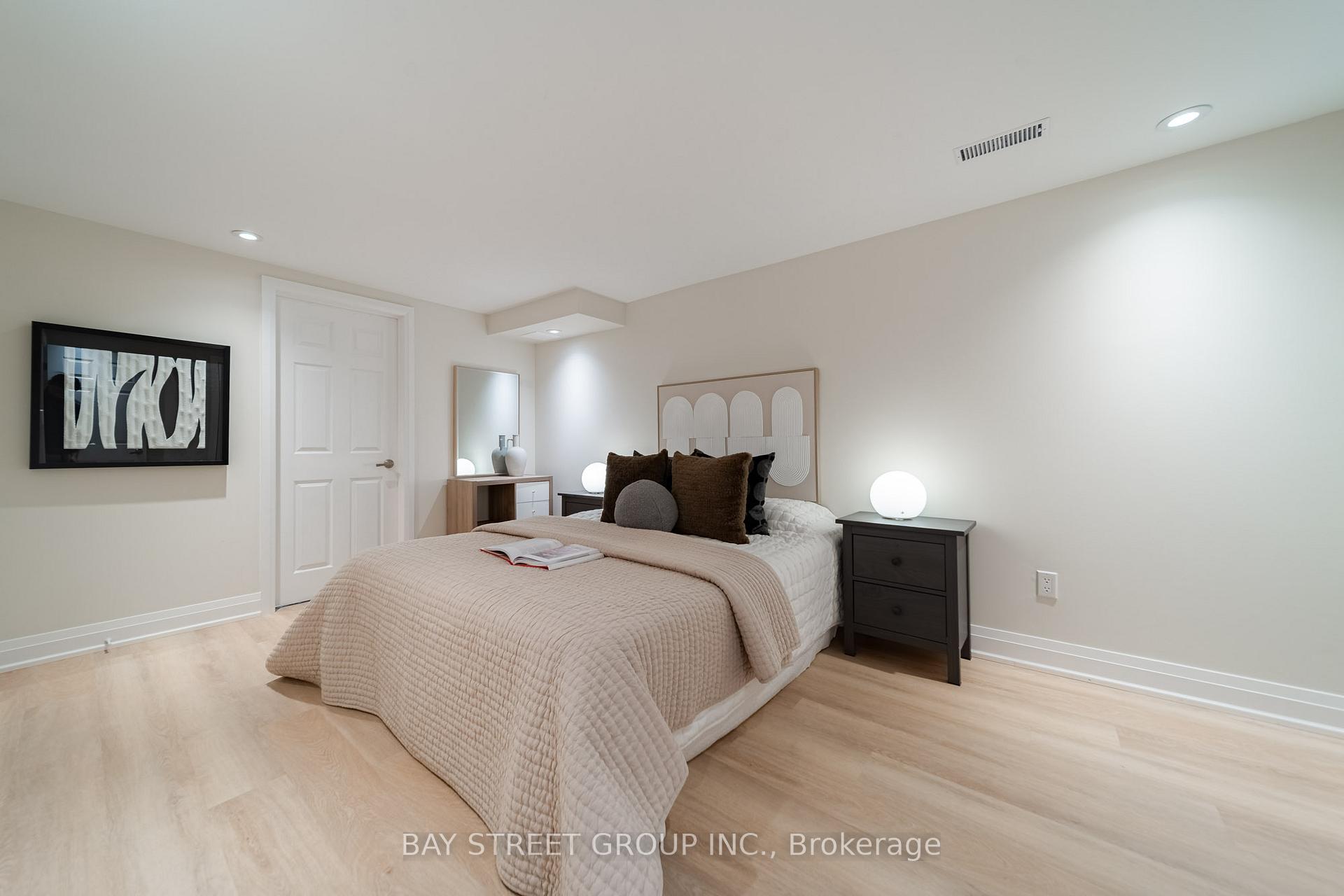 Photo 28 of 2366 Devon Road, Oakville, Ford — HOMEH