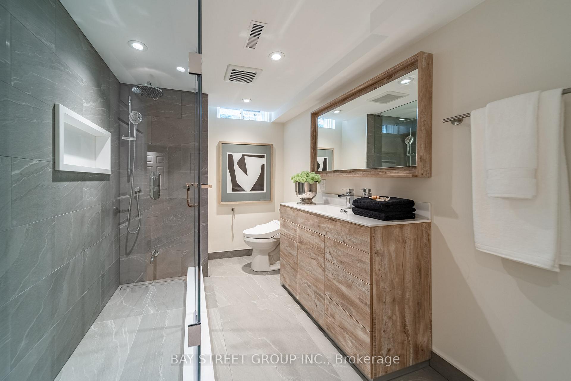 Photo 29 of 2366 Devon Road, Oakville, Ford — HOMEH