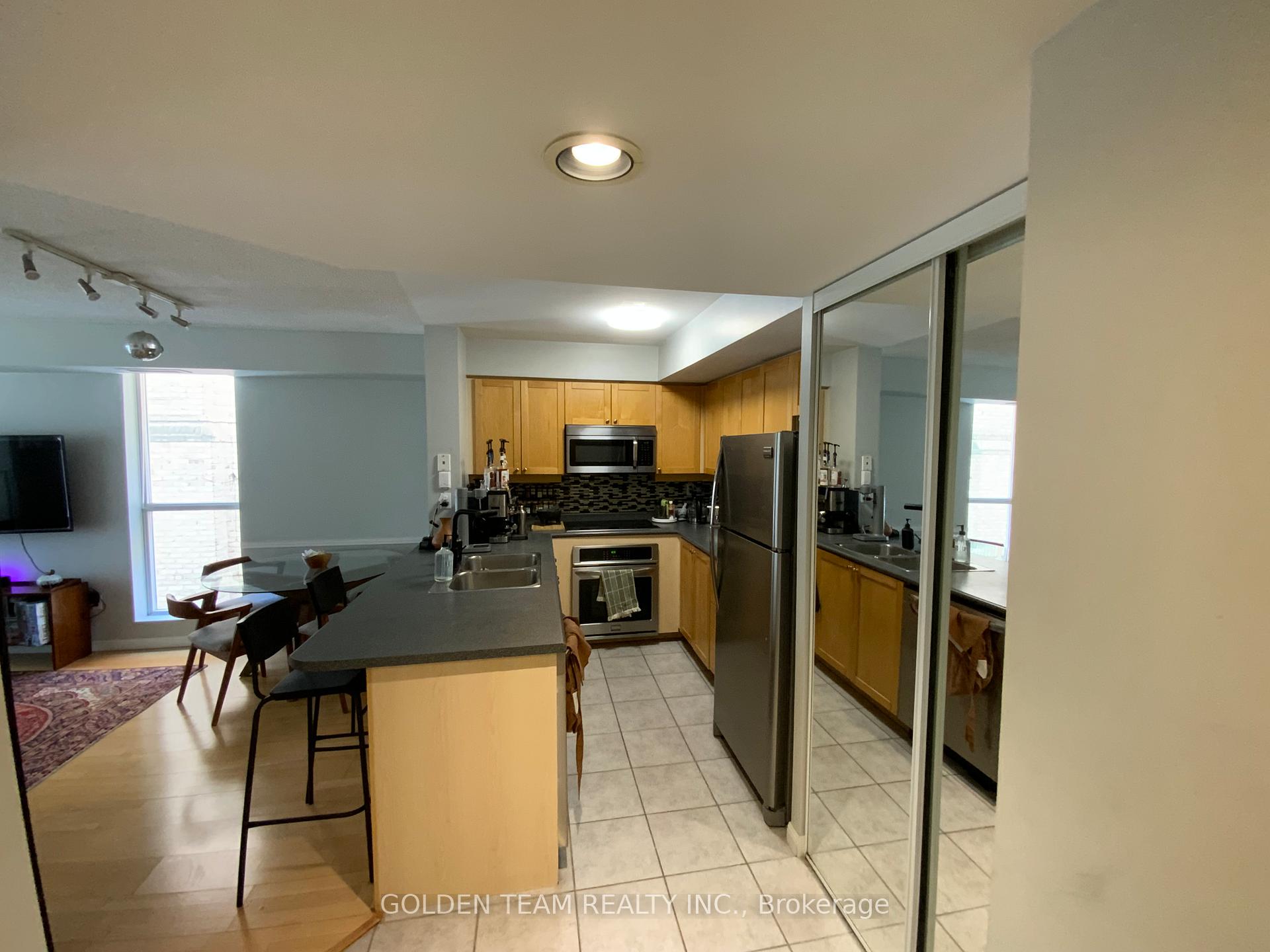 Photo 2 of Unit 209, 188 Redpath Avenue, Toronto, Mount Pleasant West — HOMEH