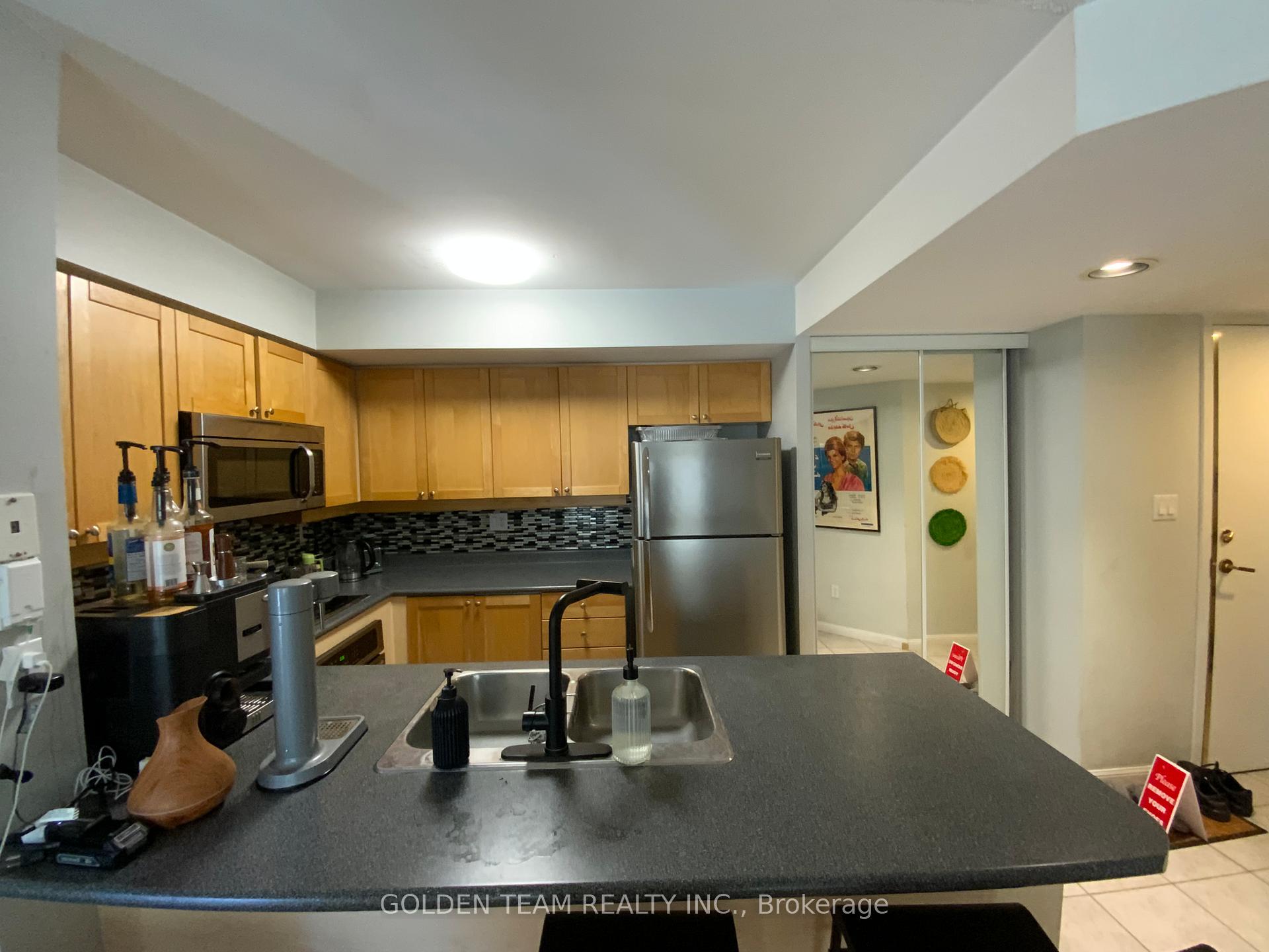 Photo 3 of Unit 209, 188 Redpath Avenue, Toronto, Mount Pleasant West — HOMEH