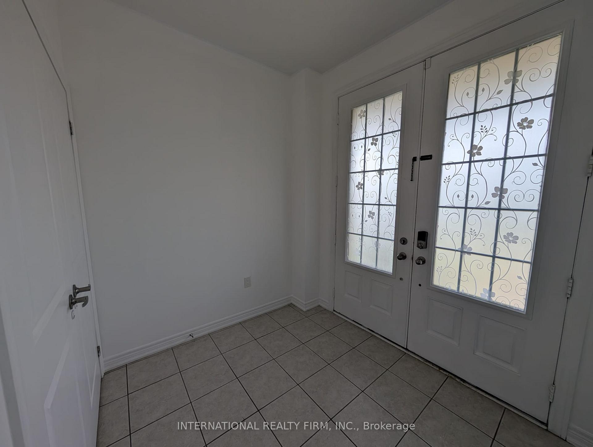 Photo 3 of Unit Main, 734 Yarfield Crescent, Newmarket, Glenway Estates — HOMEH