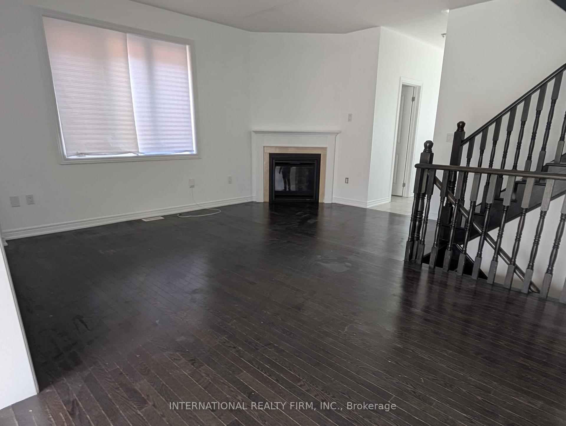 Photo 4 of Unit Main, 734 Yarfield Crescent, Newmarket, Glenway Estates — HOMEH
