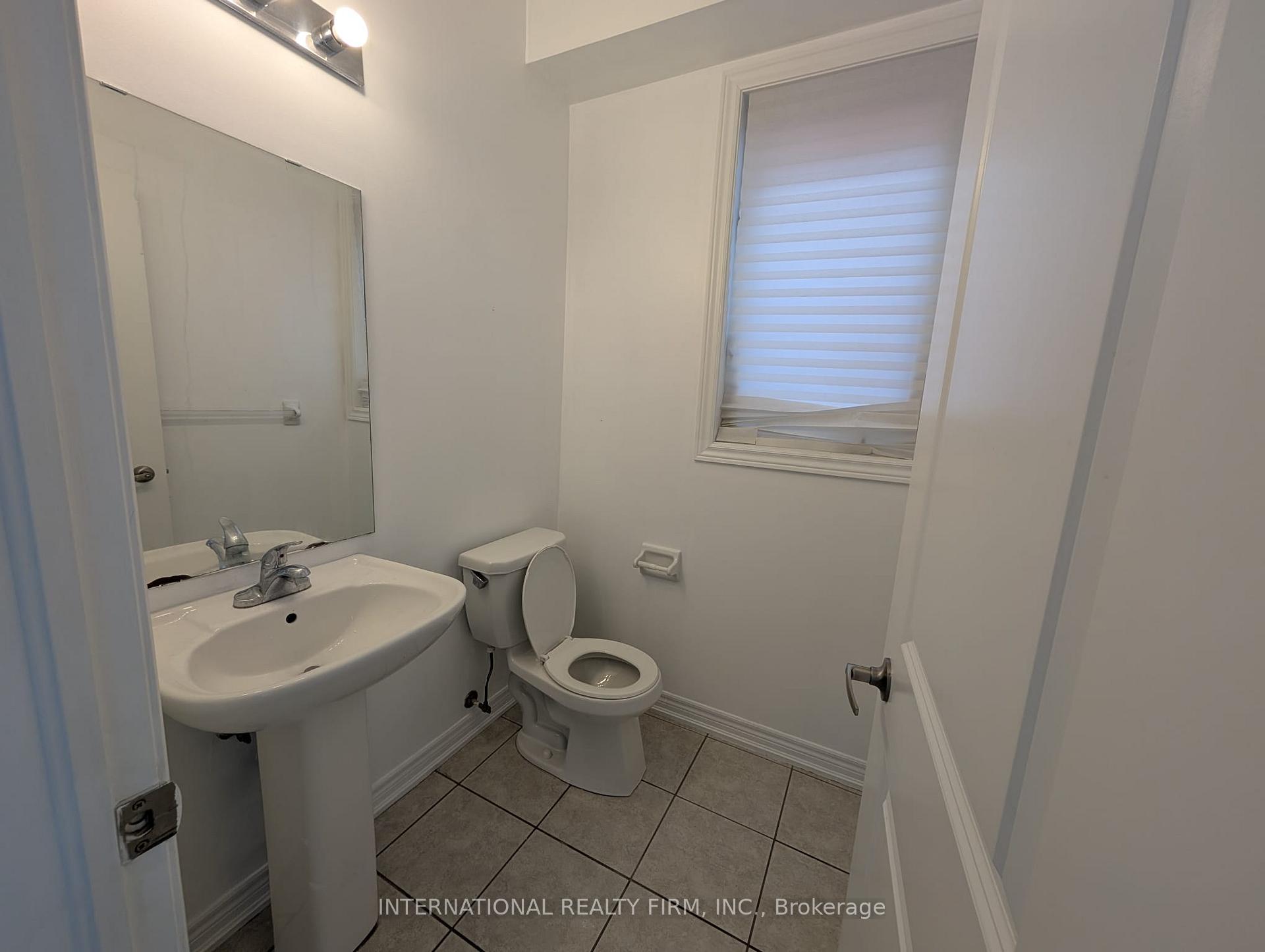 Photo 6 of Unit Main, 734 Yarfield Crescent, Newmarket, Glenway Estates — HOMEH