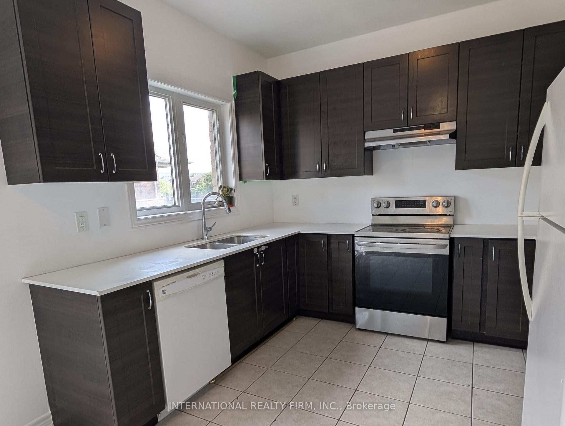 Photo 8 of Unit Main, 734 Yarfield Crescent, Newmarket, Glenway Estates — HOMEH