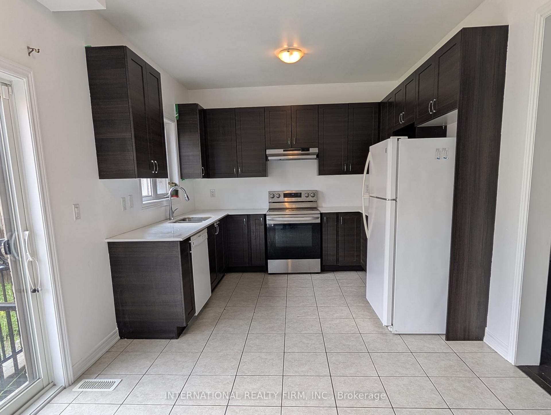 Photo 9 of Unit Main, 734 Yarfield Crescent, Newmarket, Glenway Estates — HOMEH