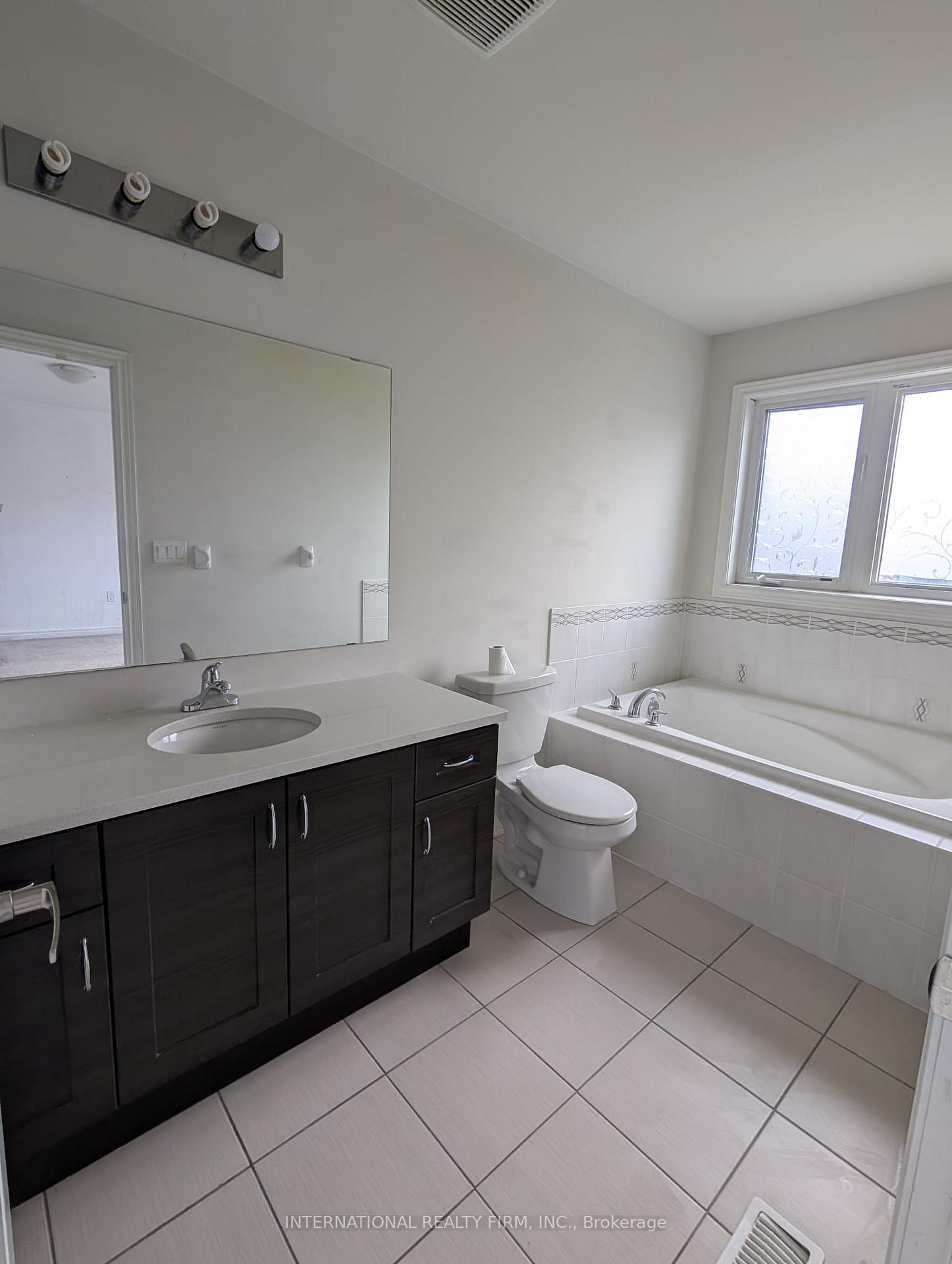 Photo 14 of Unit Main, 734 Yarfield Crescent, Newmarket, Glenway Estates — HOMEH