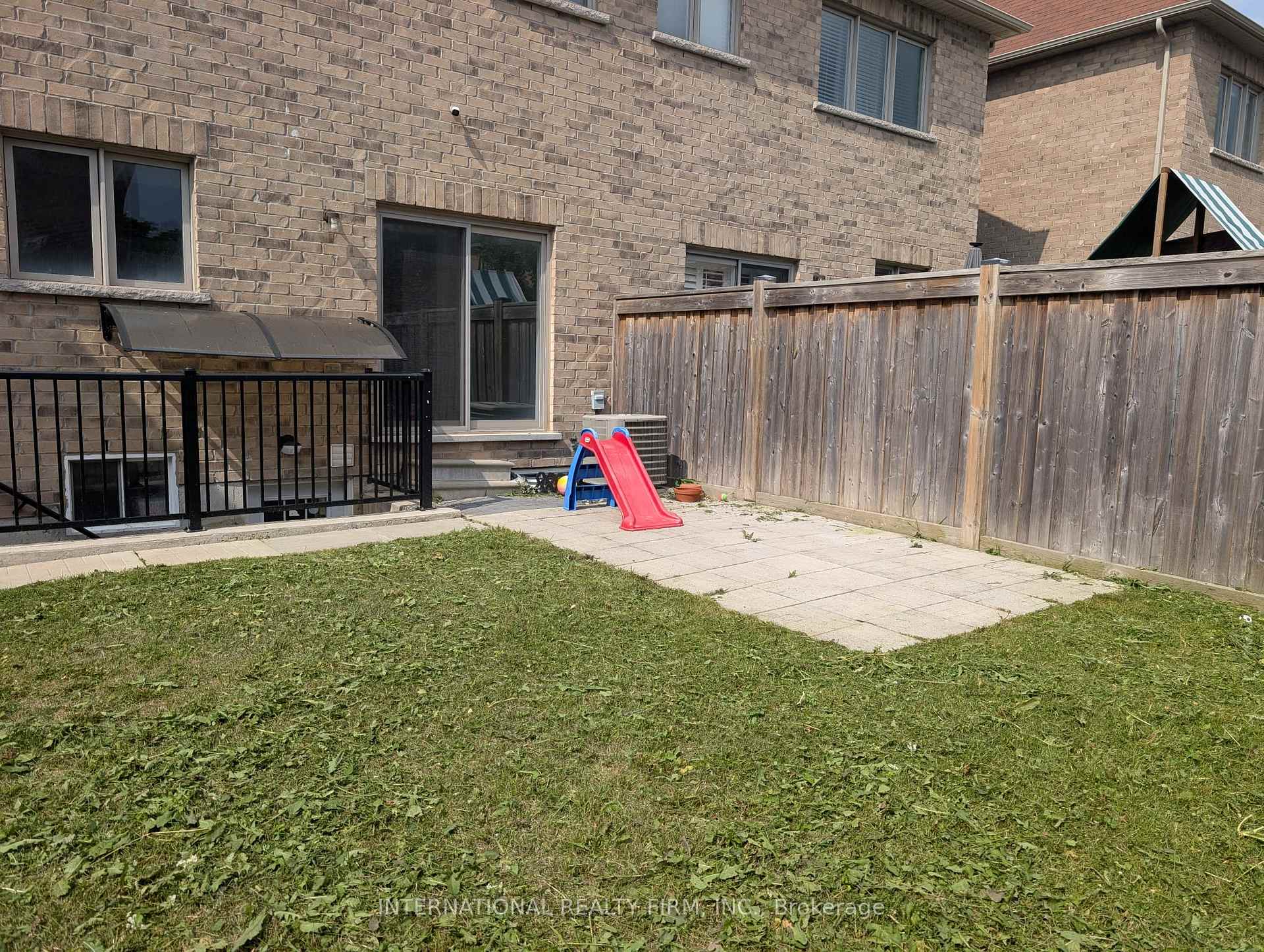 Photo 19 of Unit Main, 734 Yarfield Crescent, Newmarket, Glenway Estates — HOMEH
