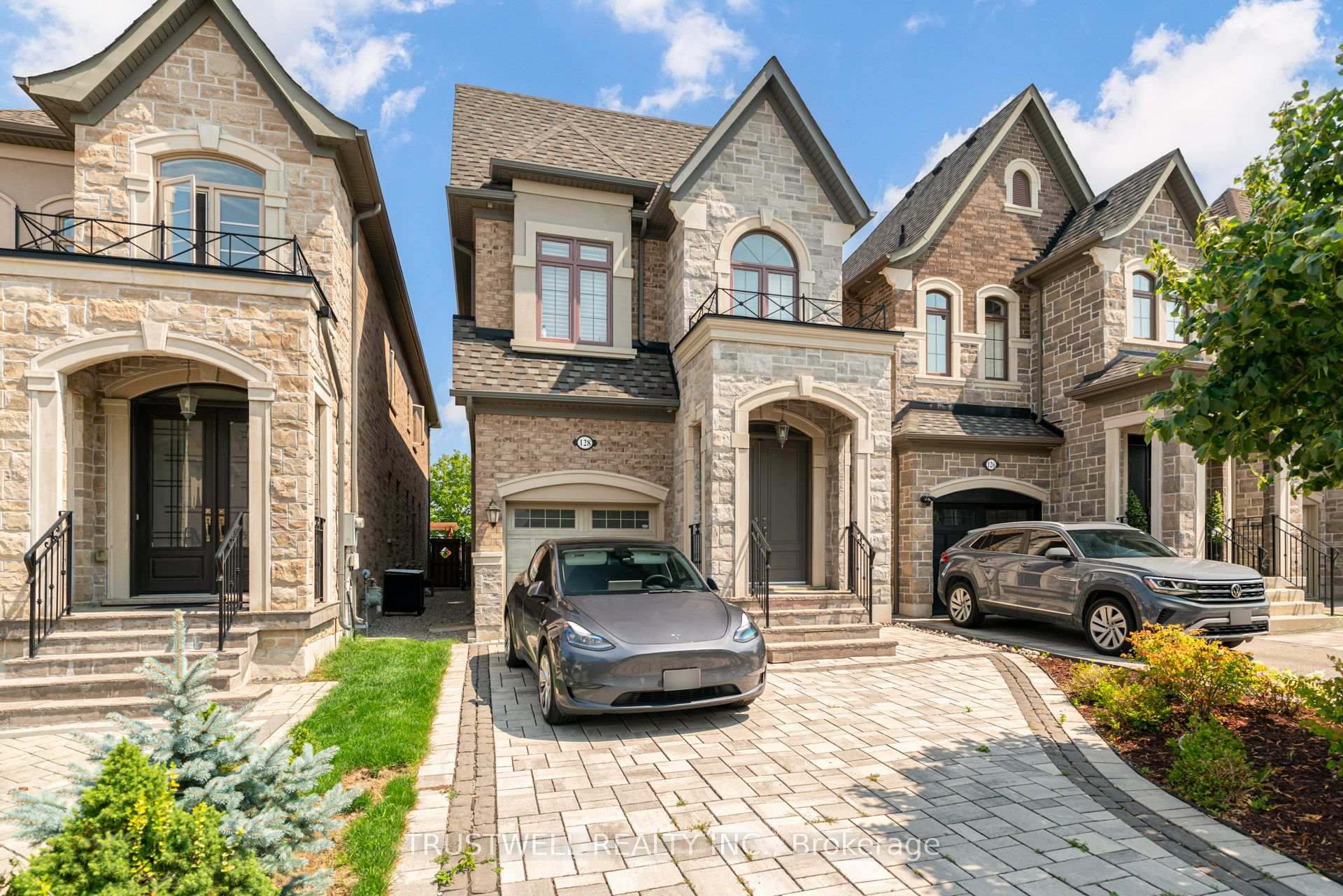 Photo 2 of 128 Hatton Garden Road, Vaughan, Vellore Village — HOMEH