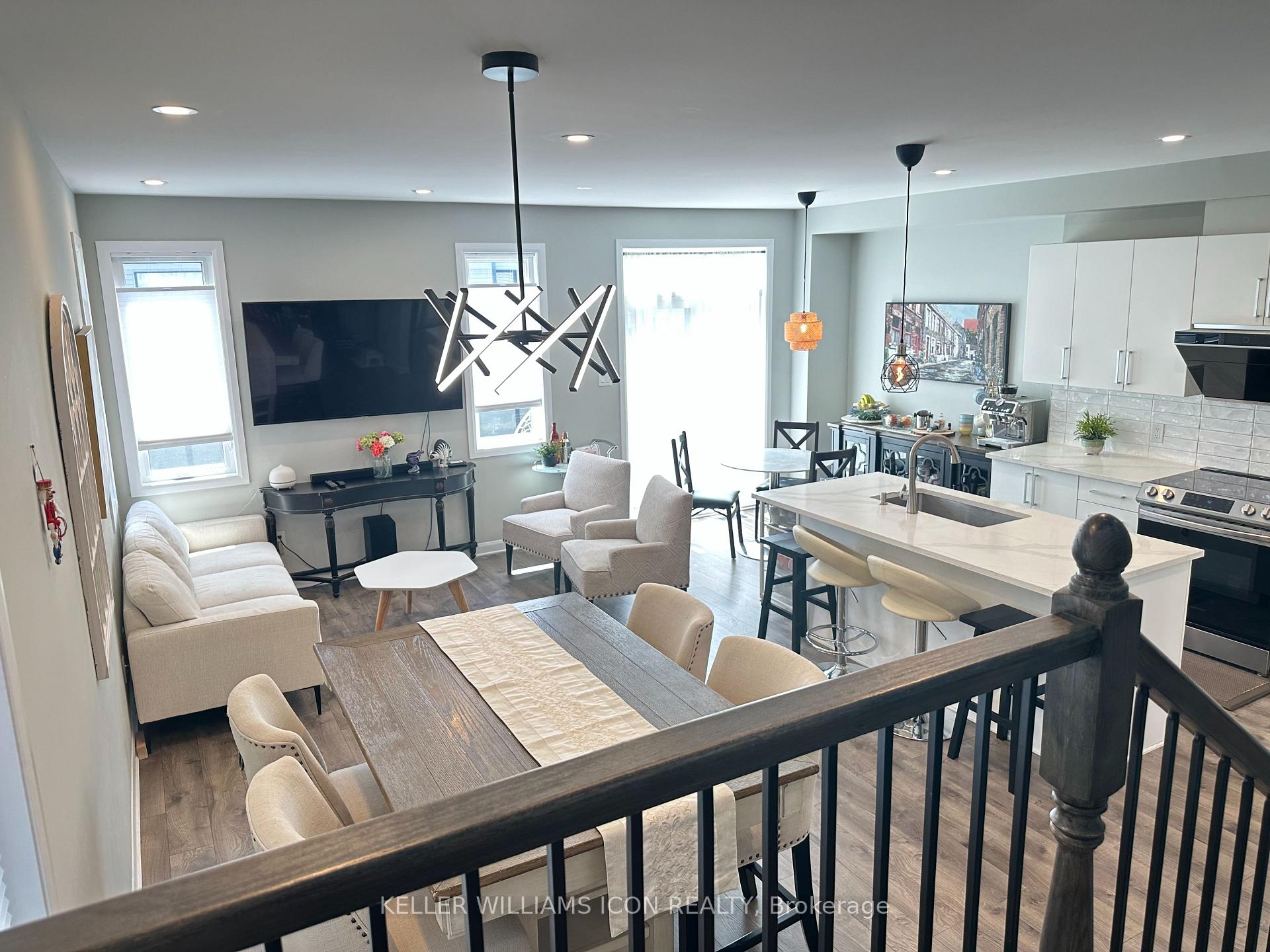 Photo 2 of 1028 Speedvale Court, Ottawa, Kanata - Kanata Lakes/Heritage Hills — HOMEH