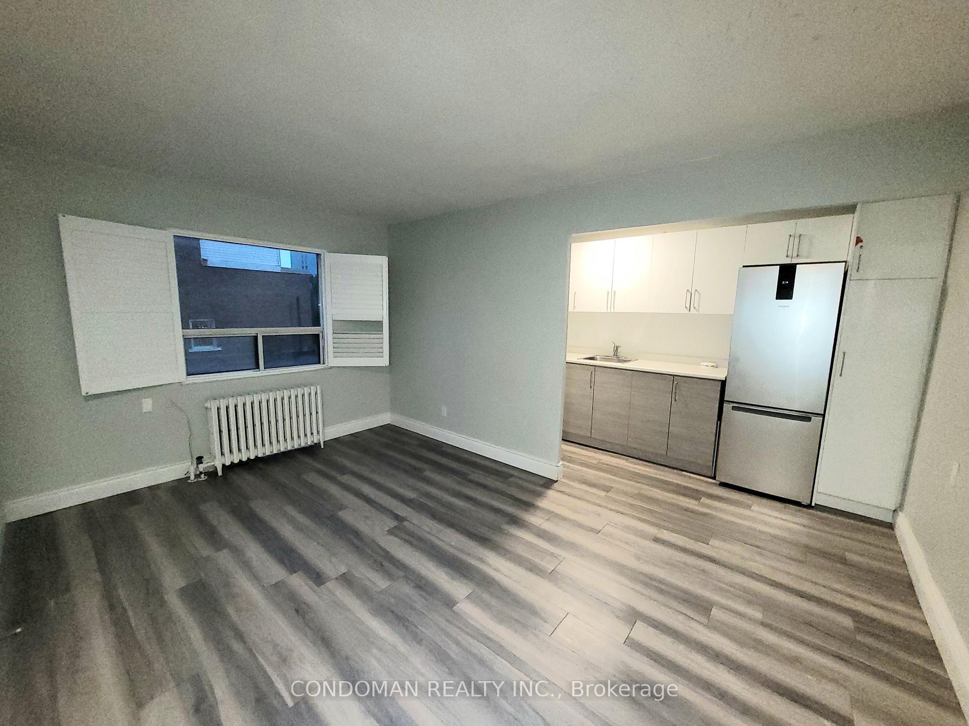Photo of Unit 305, 852 Broadview Avenue