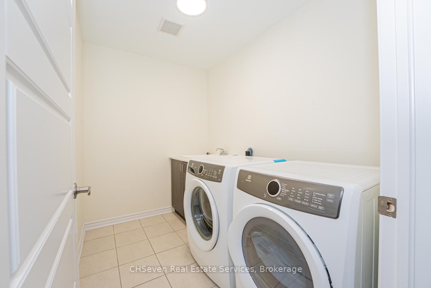 Photo 34 of 669 Doon South Drive, Kitchener, Doon South — HOMEH