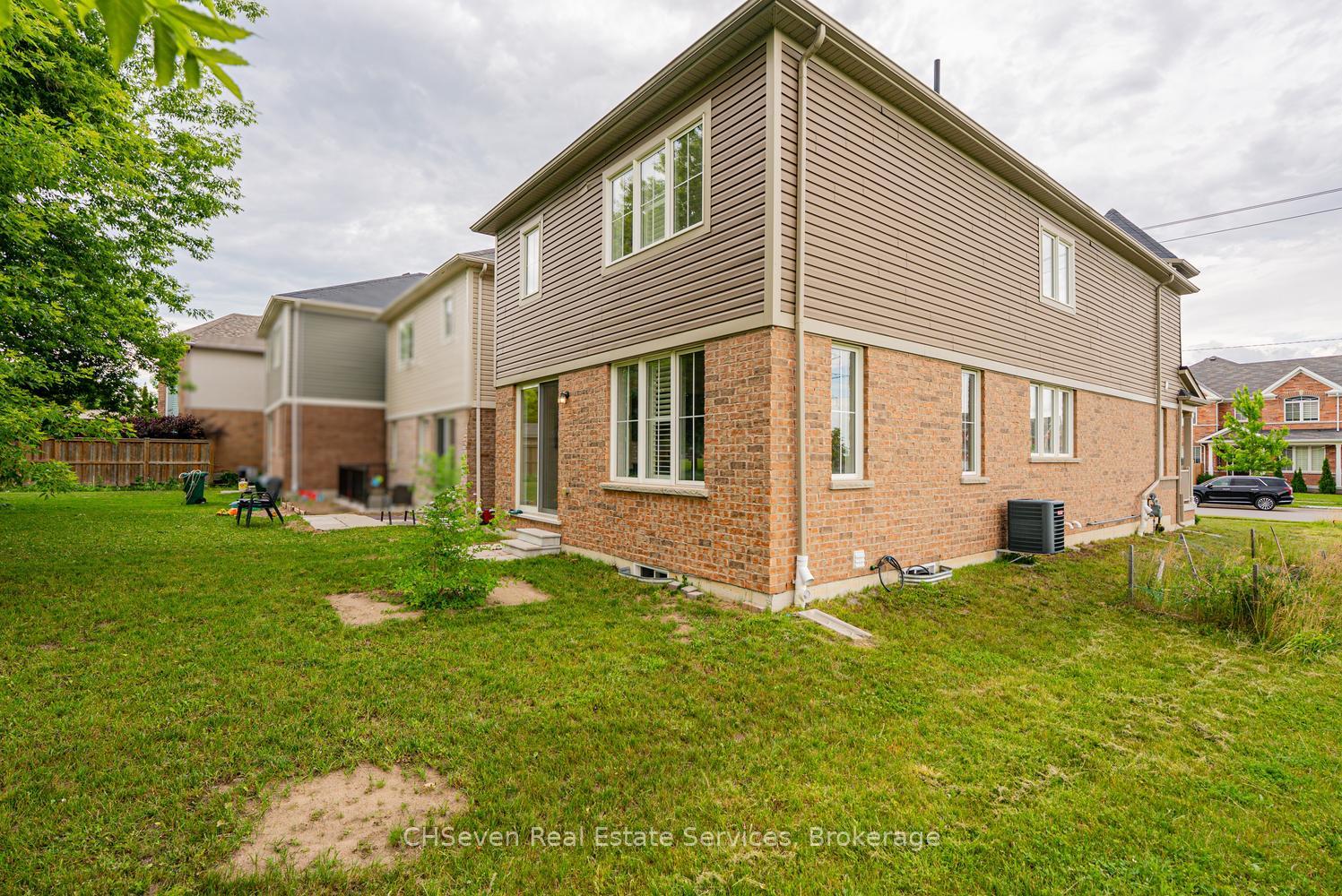 Photo 39 of 669 Doon South Drive, Kitchener, Doon South — HOMEH