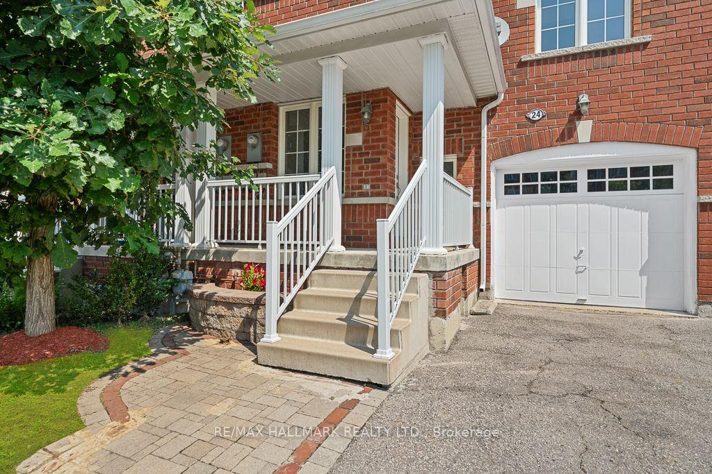 Photo 2 of Unit 24, 15 Old Colony Road, Richmond Hill, Oak Ridges Lake Wilcox — HOMEH